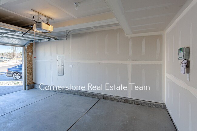 Building Photo - 847 Endeavor Wy