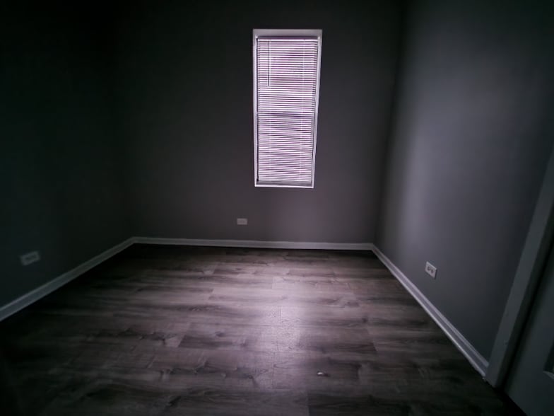 Building Photo - 7314 S Kenwood Ave