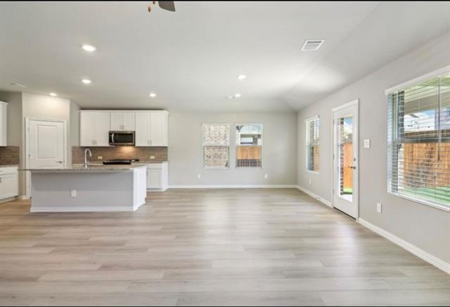 Building Photo - 909 Edgehurst Dr