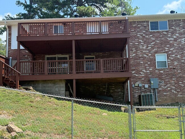 Building Photo - 147 Jewell Rd