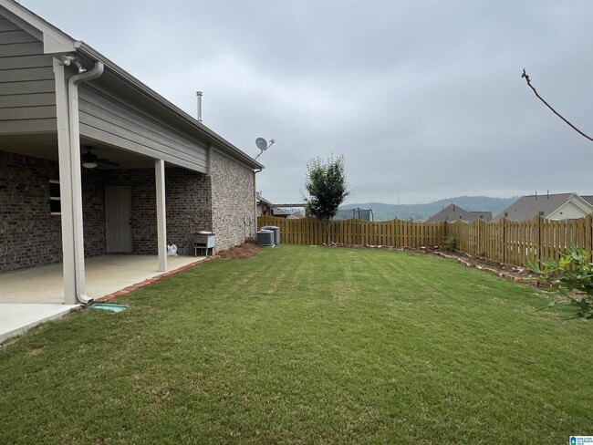 Building Photo - 5849 Longview Ln