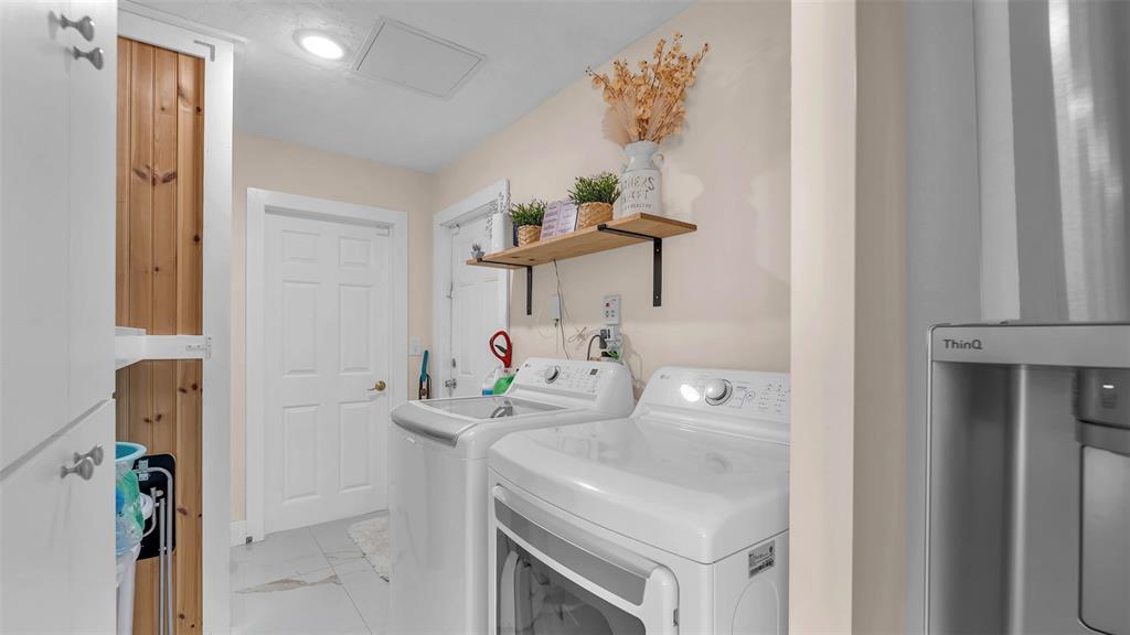 Building Photo - 8425 Southampton Dr