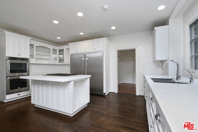 Building Photo - 3254 Oakdell Rd