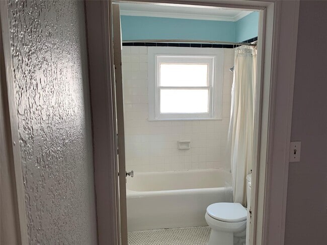 Building Photo - 5900 Velasco Ave