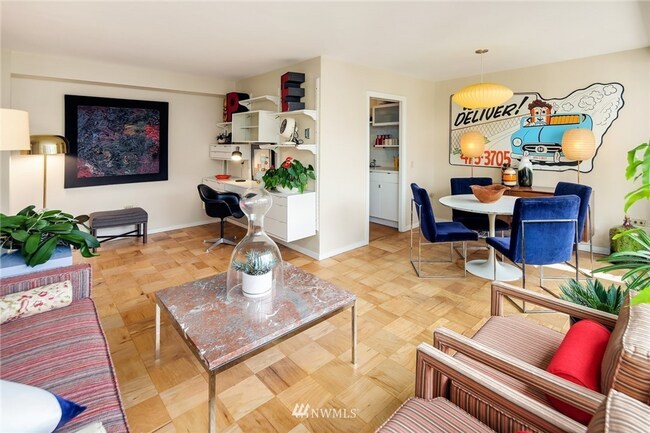 Building Photo - Light & bright view 1 bed 1 bath condo First Hill