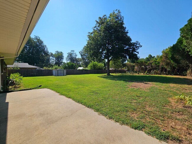 Building Photo - (3) Bed/(2) Bath with Storm Shelter and Mowing Included! Avail NOW!