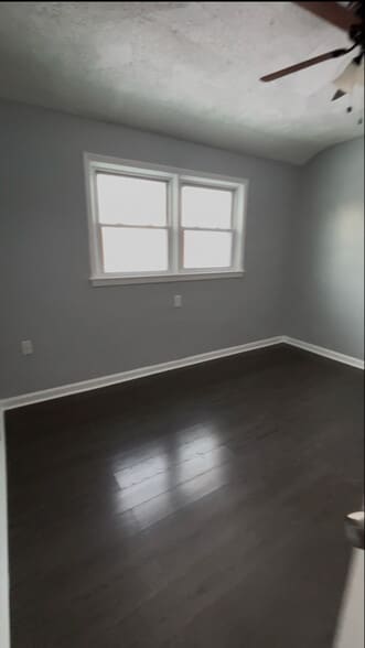 Building Photo - 821 Lannerton Rd