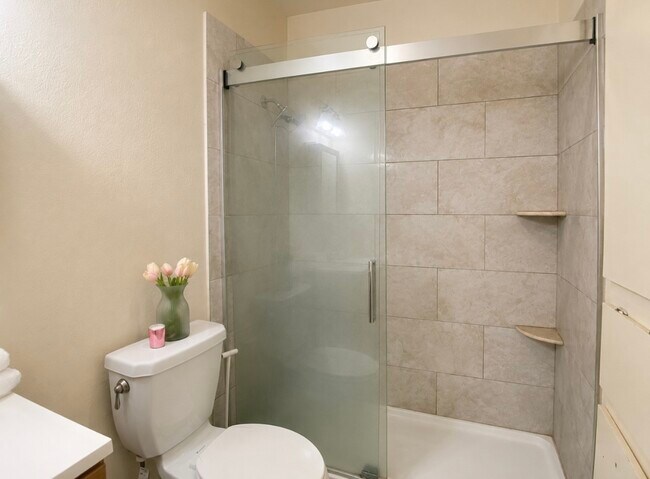 Building Photo - 7913 Grove Ridge Dr