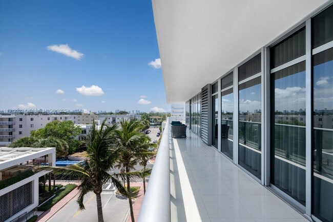 Building Photo - 3737 Collins Ave