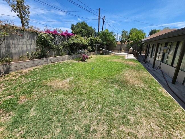 Building Photo - Excellent home on large lot for lease!