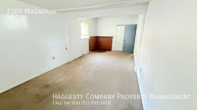 Building Photo - 2209 Magnolia-