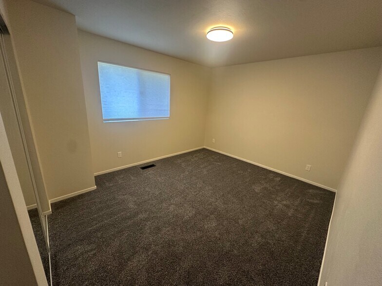 Building Photo - 19297 Mountain Meadow N