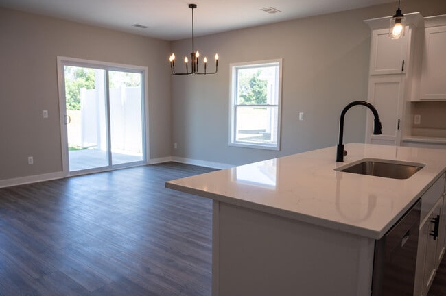 Building Photo - 8441 Oak Shade Cir