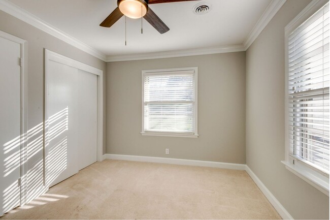 Building Photo - Spacious Green Hills Retreat | 3–4BR, 3BA ...