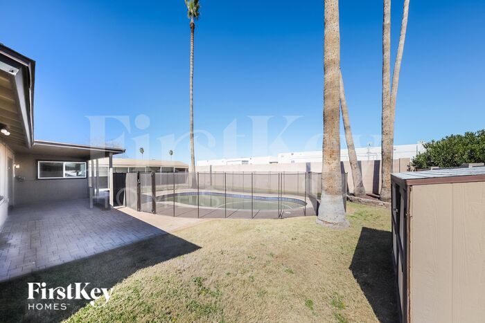 Building Photo - 3526 W Voltaire Ave