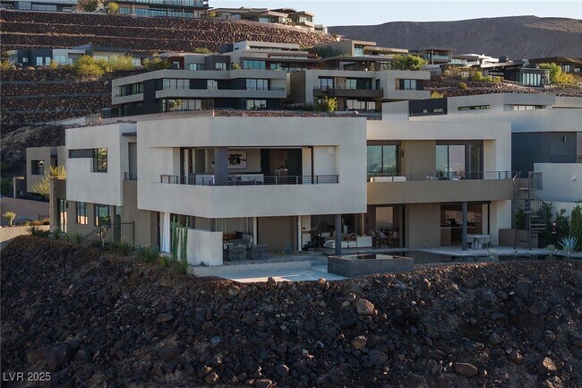 Building Photo - 810 Dragons Eye Dr