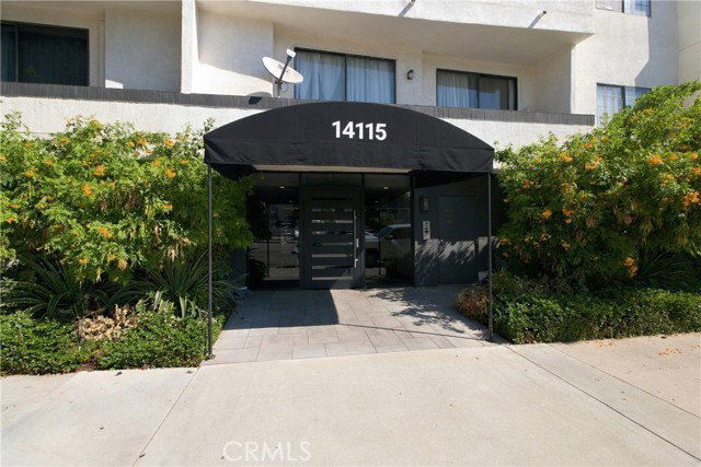 Building Photo - 14115 Moorpark St