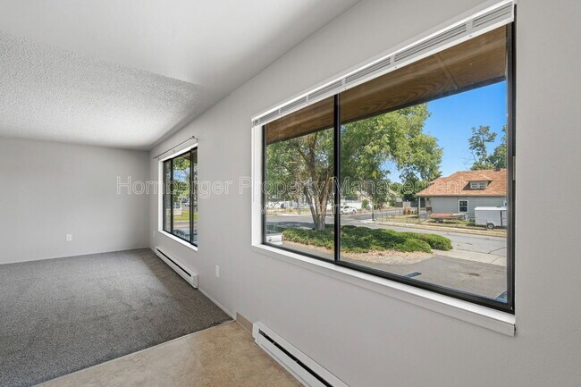 Building Photo - 2628 E Wellesley Ave