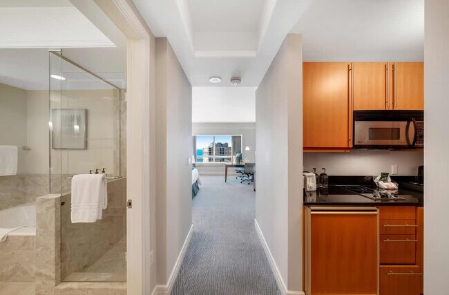 Building Photo - 1435 Brickell Ave