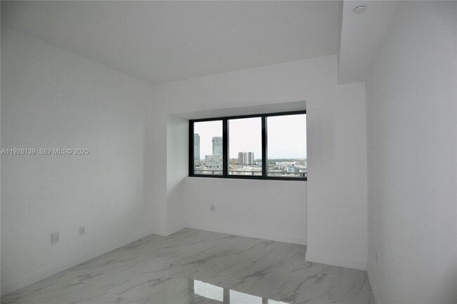 Building Photo - 650 NE 32nd St