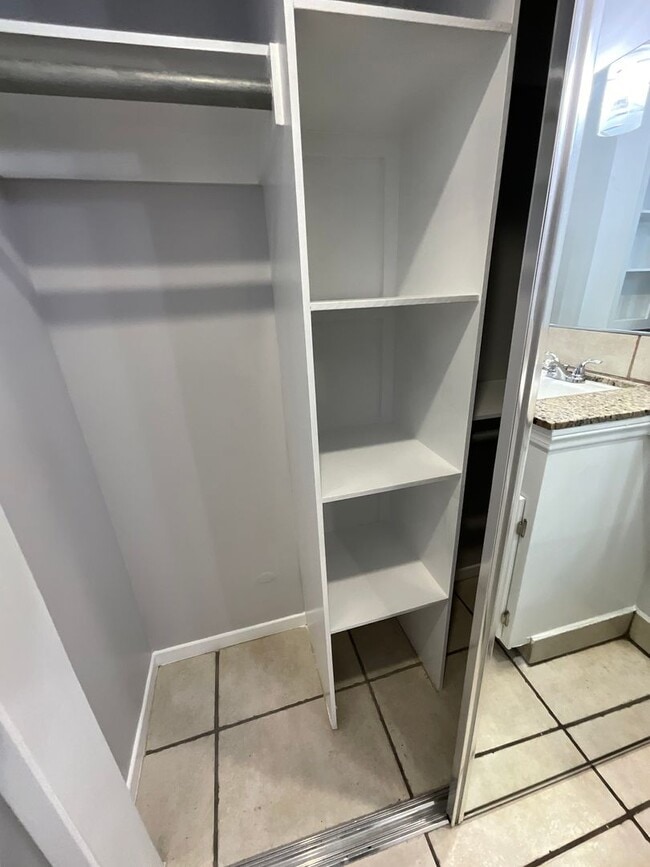 Building Photo - Studio Apartment -Open House  Tuesday at 5pm