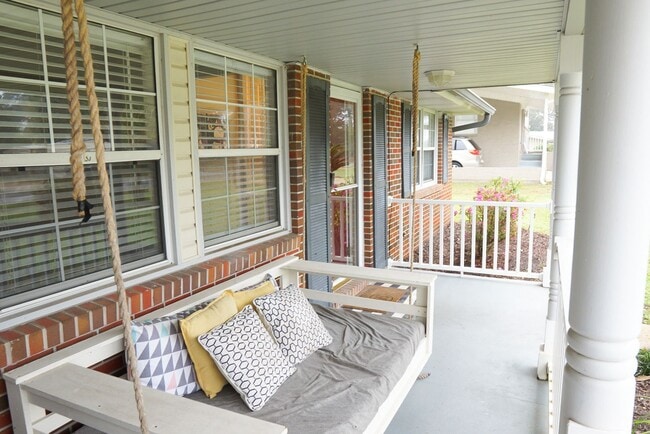 Building Photo - Pool Home in FWB!
