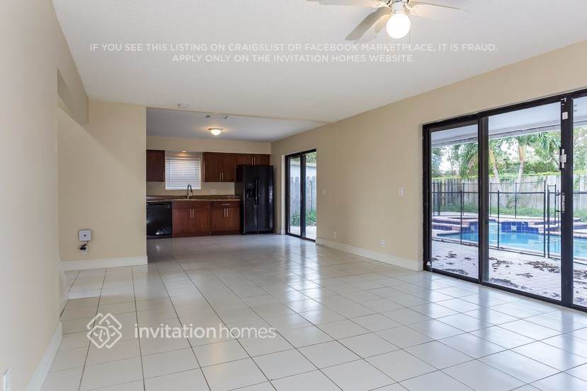 Building Photo - 5756 Strawberry Lakes Cir