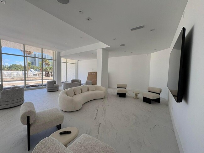 Building Photo - 4201 N Ocean Blvd