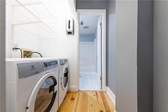 Building Photo - 210 Walker St SW