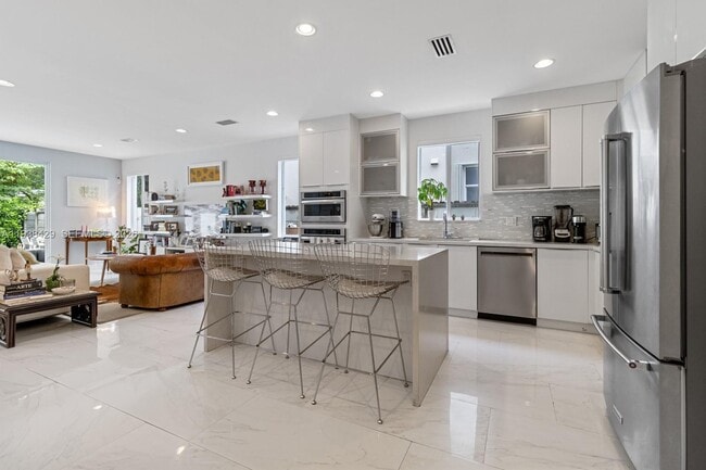 Building Photo - 2930 Catalina St