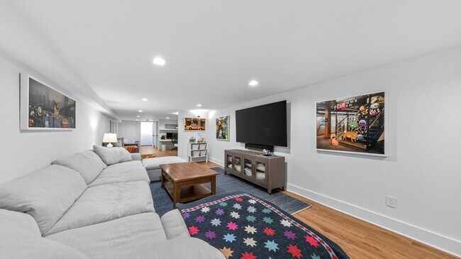 Building Photo - 24 Lilla Ln