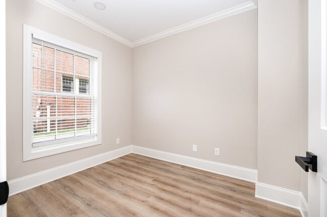 Building Photo - 816 Walnut Ave