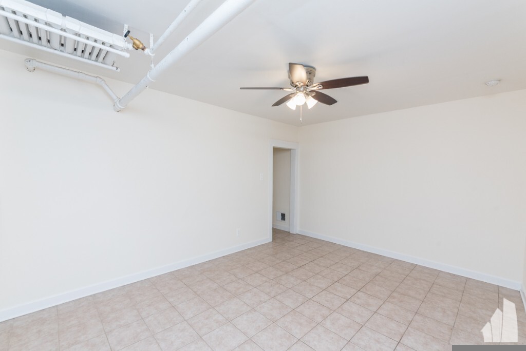 Building Photo - 4951 N Oakley Ave