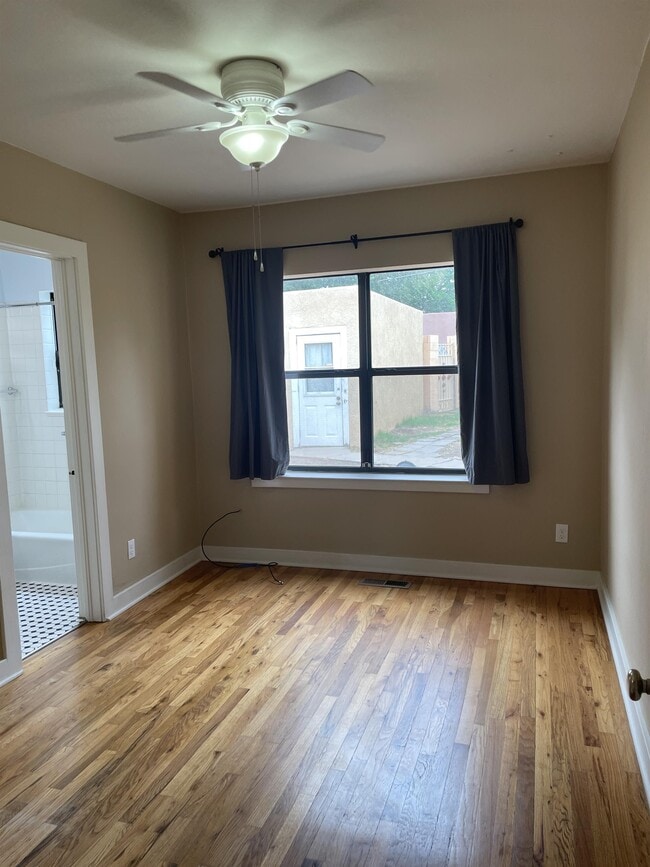 Building Photo - 437 Maple St NE