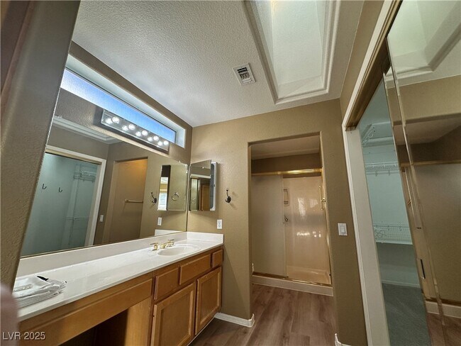 Building Photo - 9945 Bundella Dr