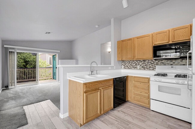 Building Photo - 8475 Pebble Creek Way