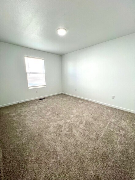 Three Bedrooms Total - 800 Hoffman Hills Blvd