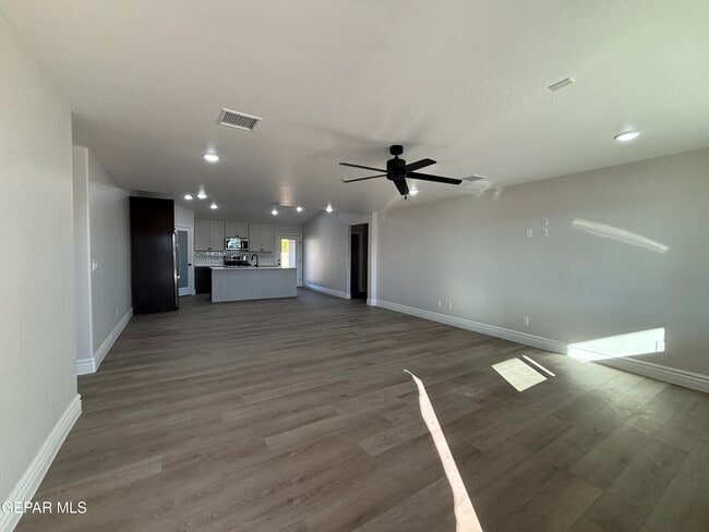 Building Photo - 2633 Dunoon Dr