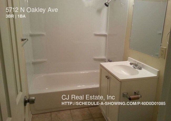 Building Photo - 5712 N Oakley Ave