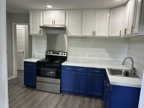 Building Photo - 2508 Oak Forest Dr