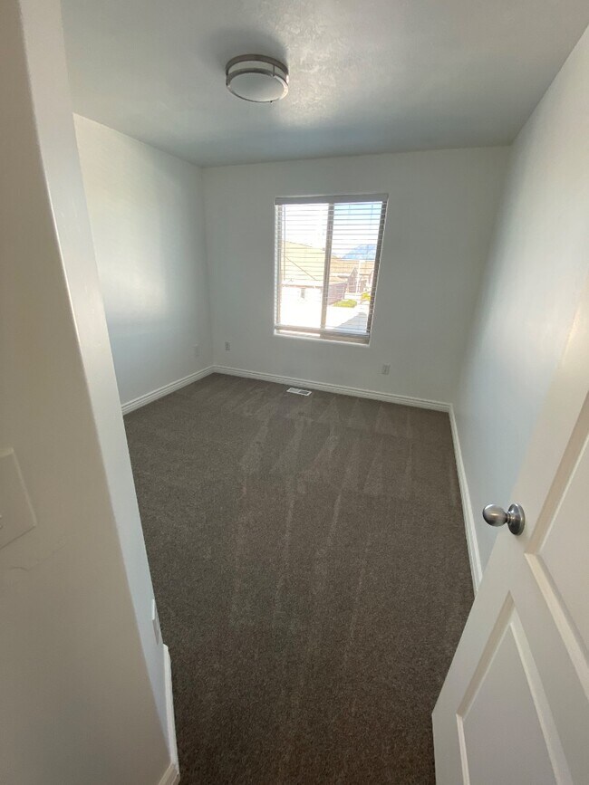 Building Photo - 13123 Pioneer Park Dr