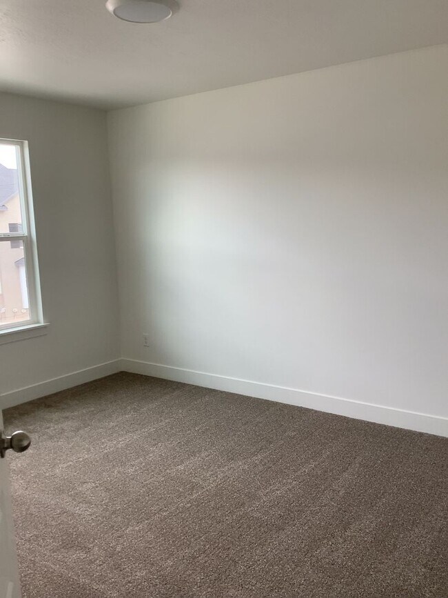 Building Photo - MAKE YOUR FIRST RENT PAYMENT UNTIL 2026-New Construction Townhome Located in Prime Saratoga Sprin...