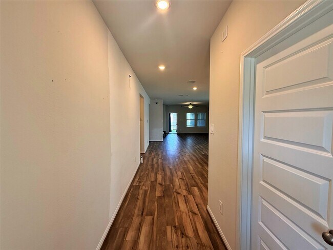 Building Photo - 3914 Dry Creek Dr