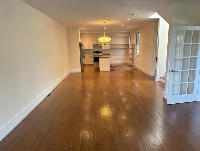 Building Photo - 4 Montague St