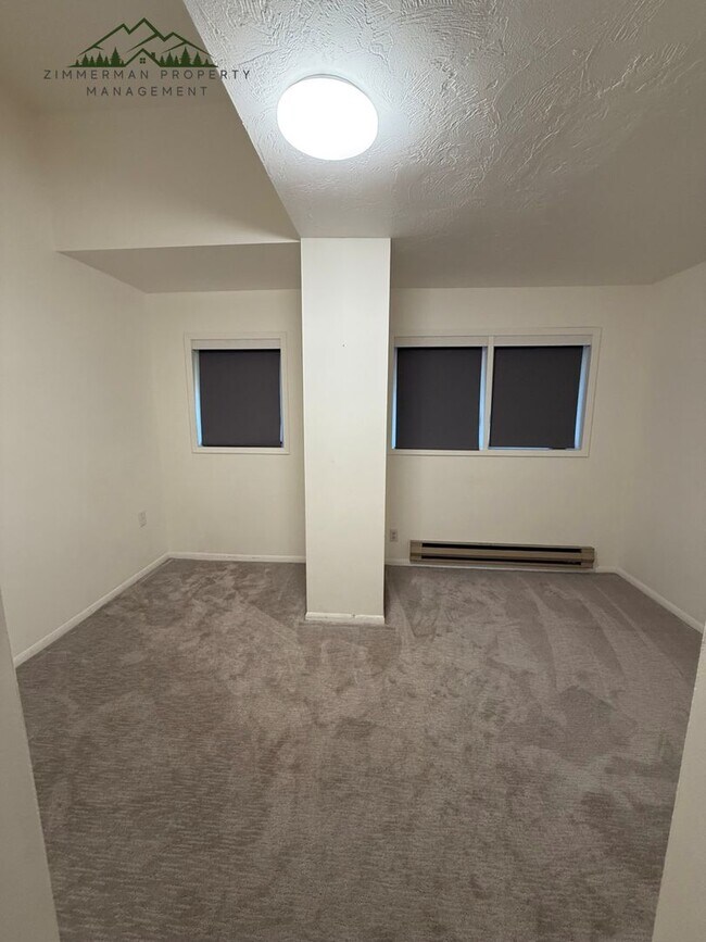 Building Photo - 1808 E 28th Ave