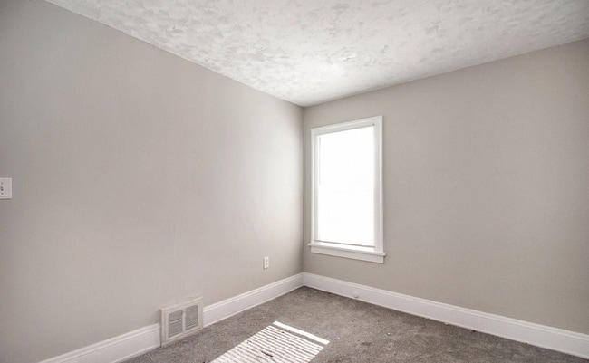 Building Photo - 12904 Thornhurst Ave