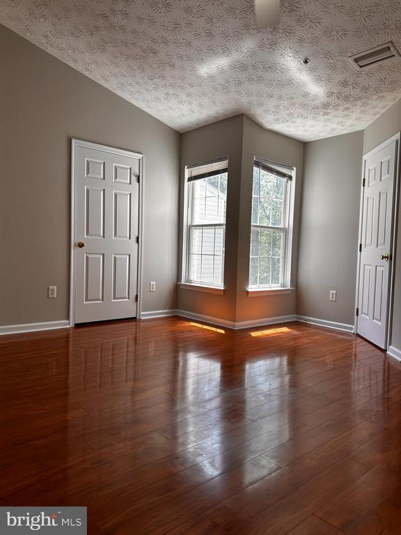 Building Photo - 2722 Thornbrook Ct