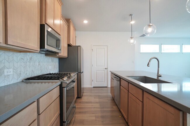Building Photo - 1610 Iberville Dr