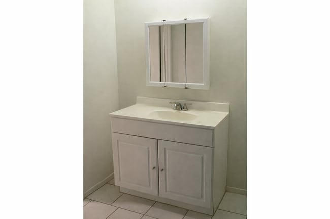 Building Photo - 2920 Briarwood Rd