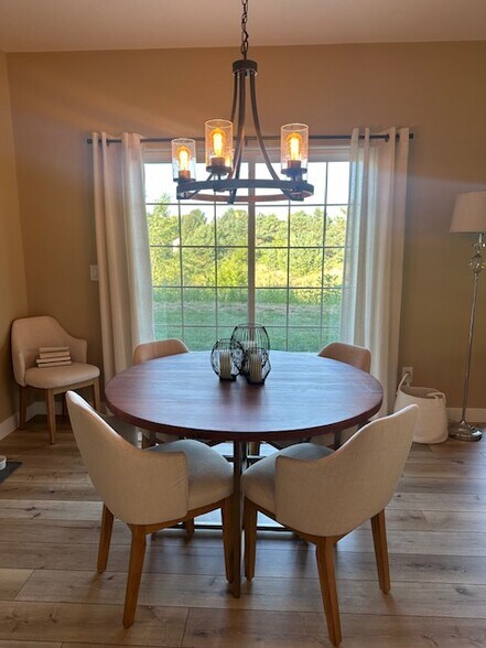 Building Photo - 1844 Woodland Way